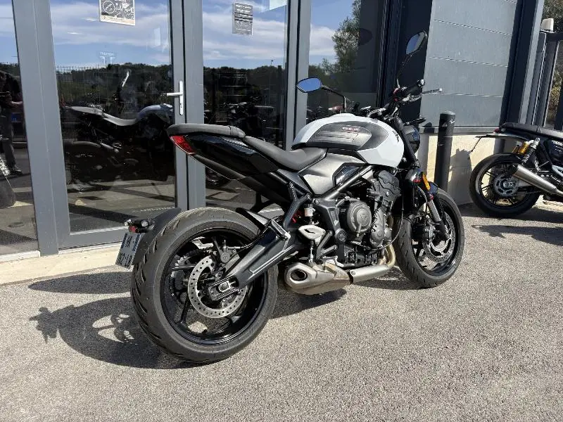 TRIDENT 660