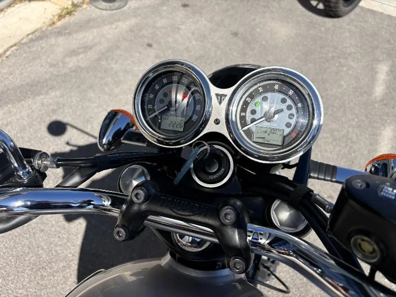 BONNEVILLE T120