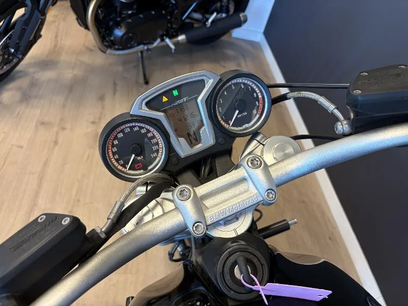R NineT