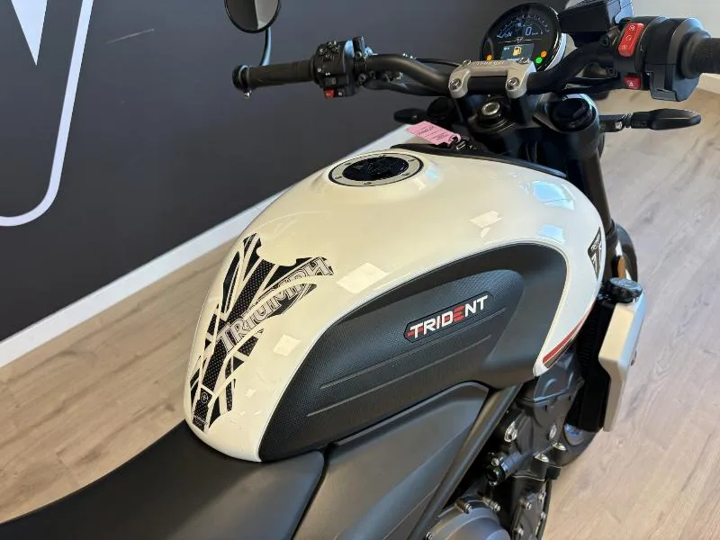 TRIDENT 660