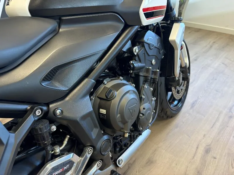 TRIDENT 660