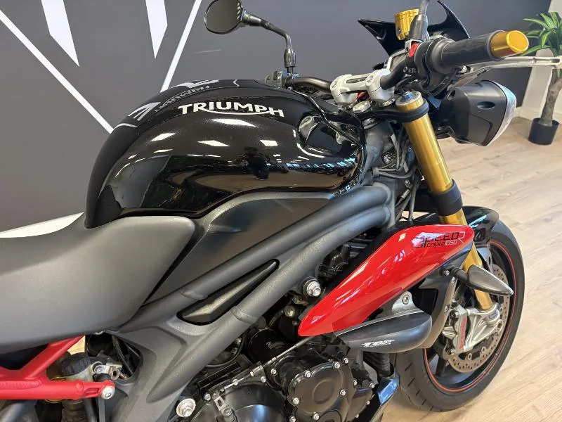 SPEED TRIPLE 1050 R