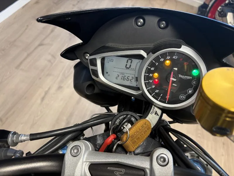 SPEED TRIPLE 1050 R