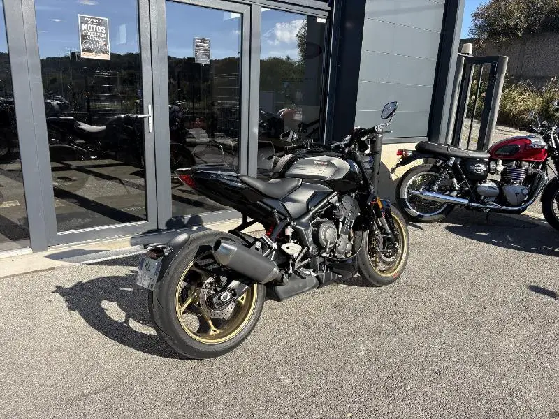 TRIDENT 800
