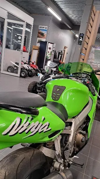 ZX9R
