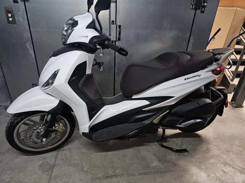 BEVERLY 300