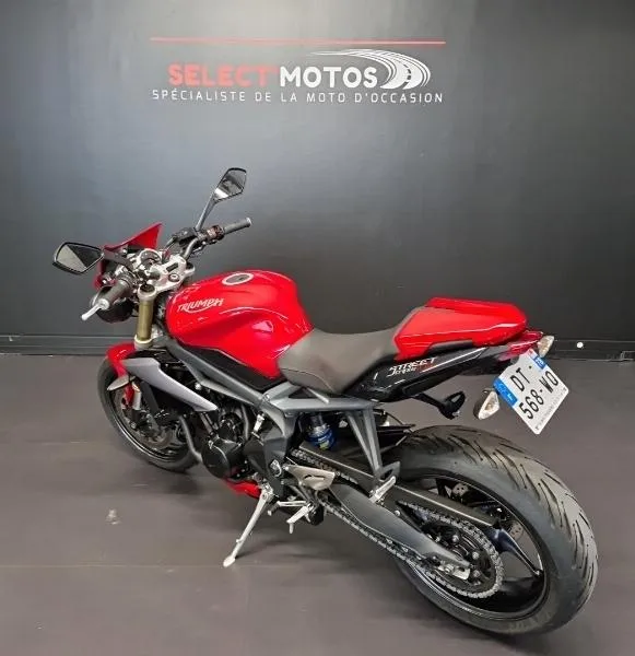 STREET TRIPLE 675