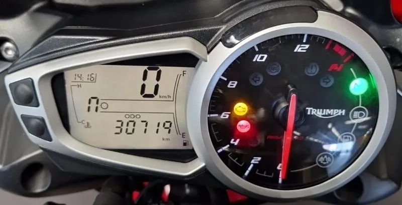 STREET TRIPLE 675