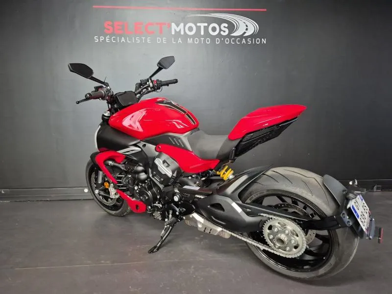 DIAVEL V4