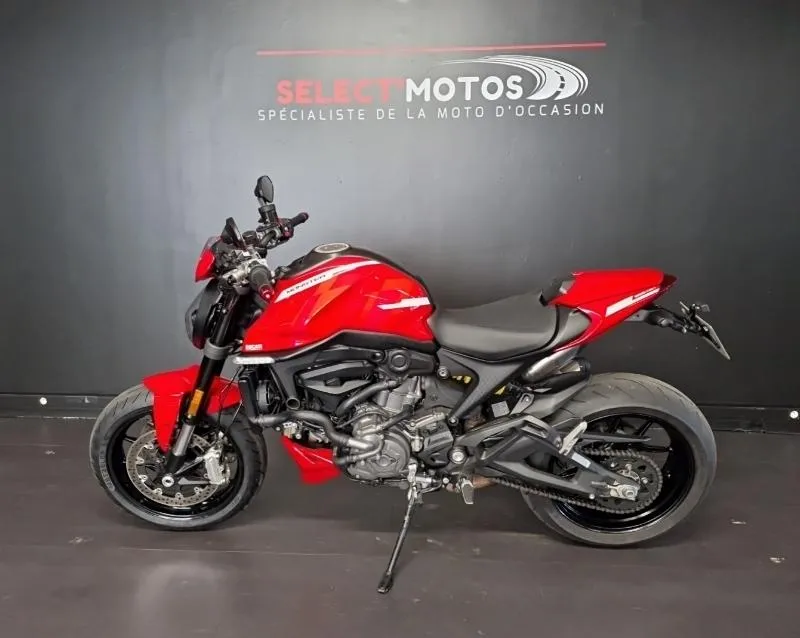 MONSTER 900