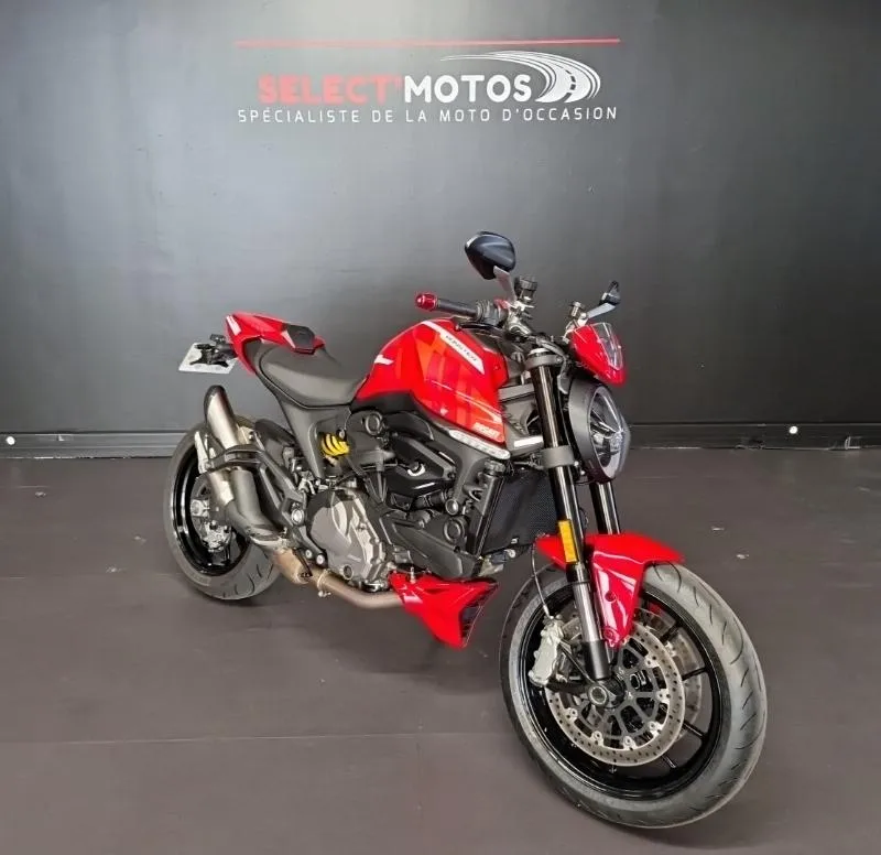 MONSTER 900