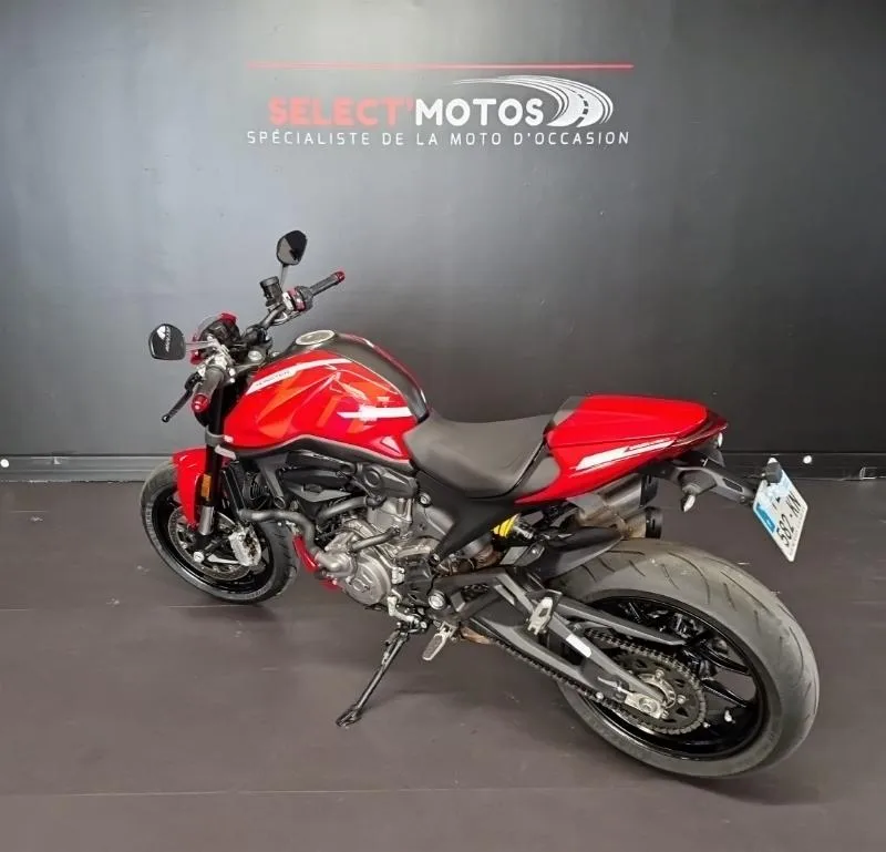 MONSTER 900