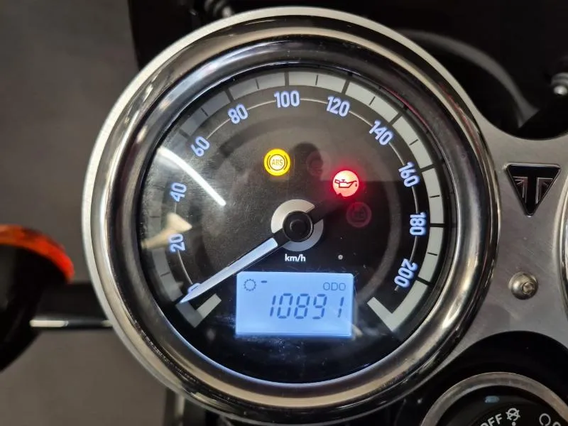 Bonneville T120 Black