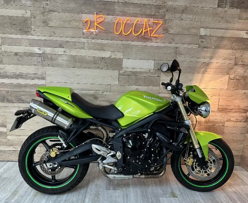STREET TRIPLE 675