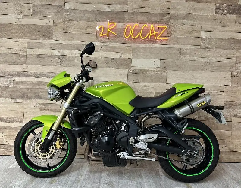 STREET TRIPLE 675
