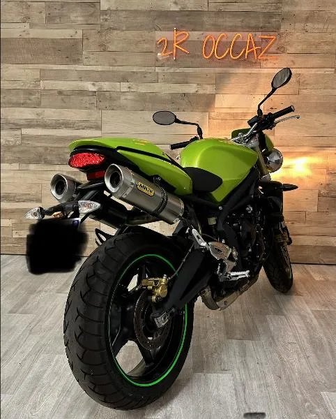 STREET TRIPLE 675