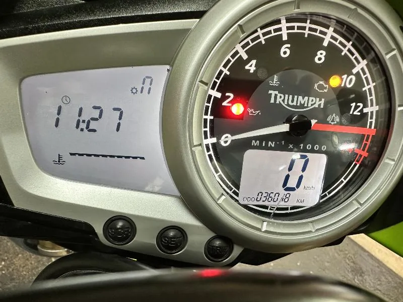 STREET TRIPLE 675
