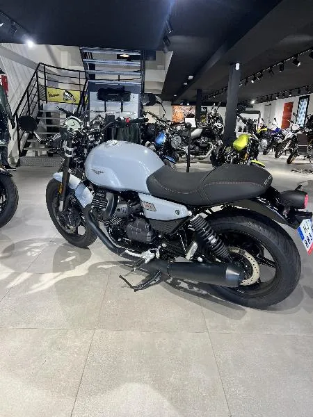 V7 SPORT 850