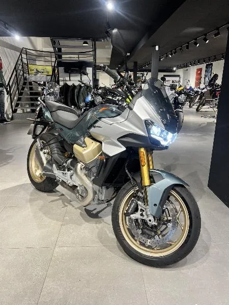 V100  MANDELLO