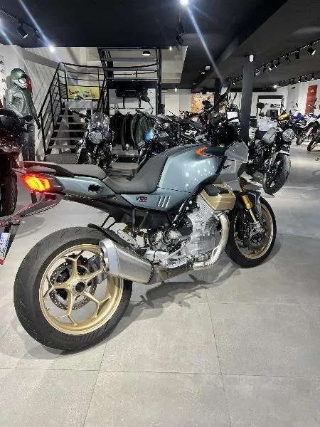 V100  MANDELLO