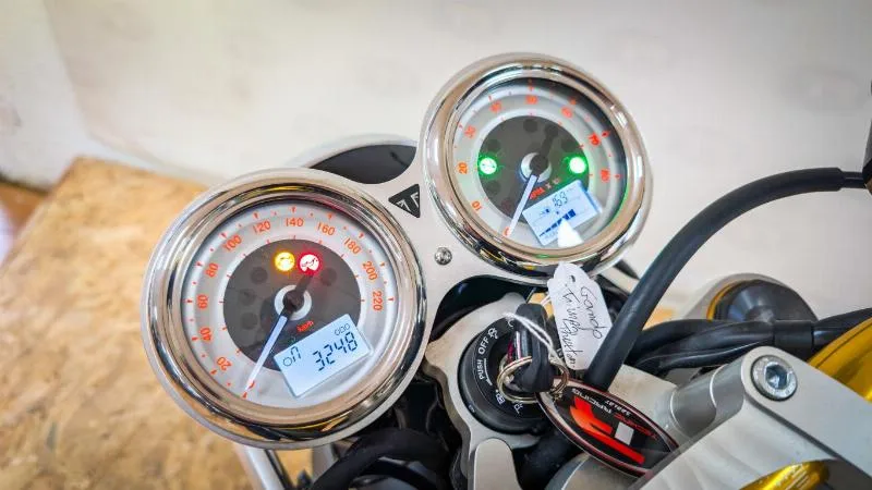 THRUXTON 1200 RS