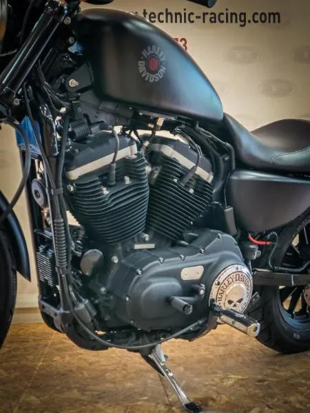 SPORTSTER IRON 883