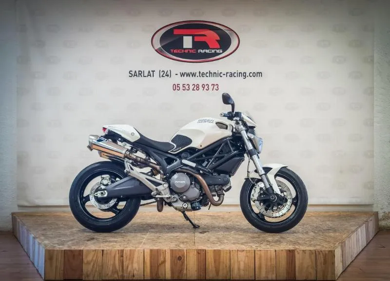 696 MONSTER