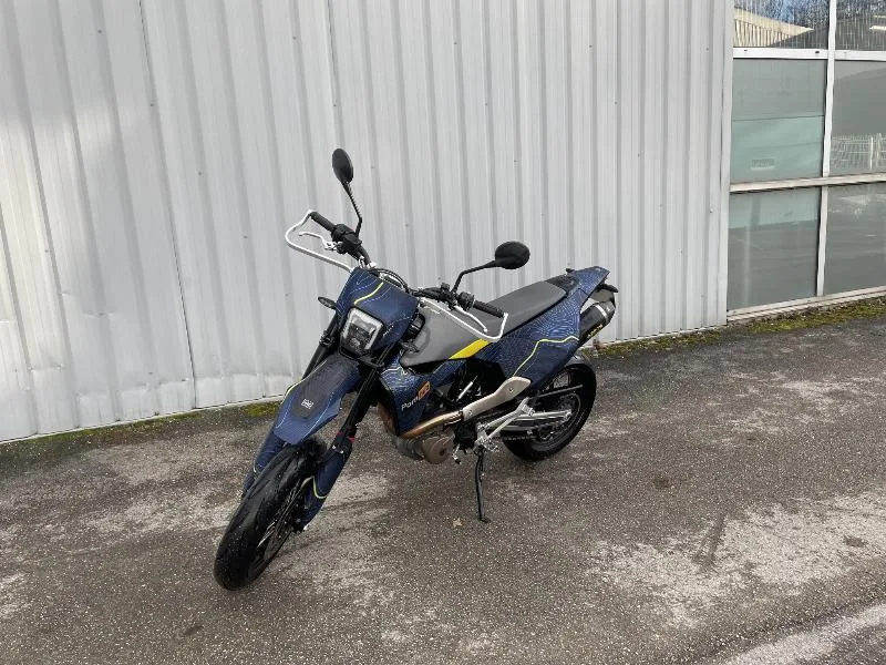 701 SUPERMOTO