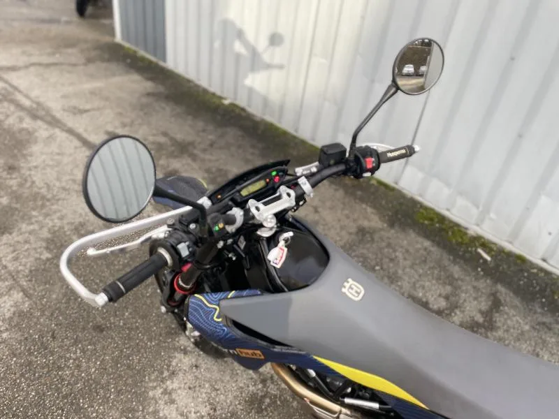 701 SUPERMOTO