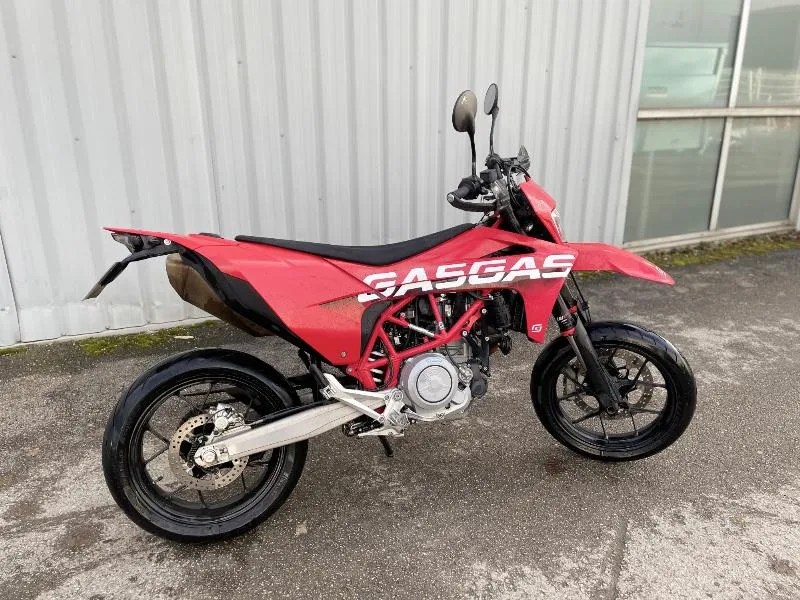 SM 700