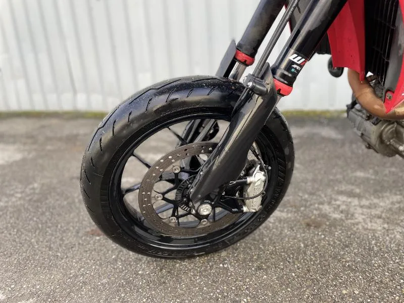 SM 700