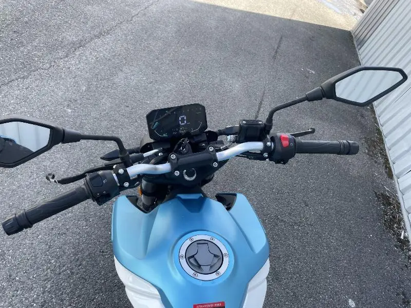 R 125