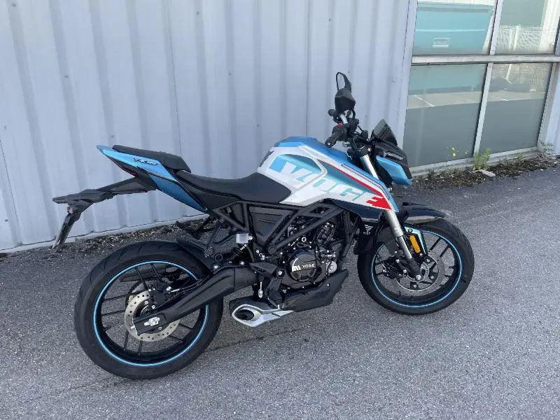 R 125