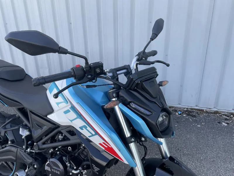 R 125