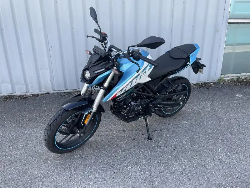R 125