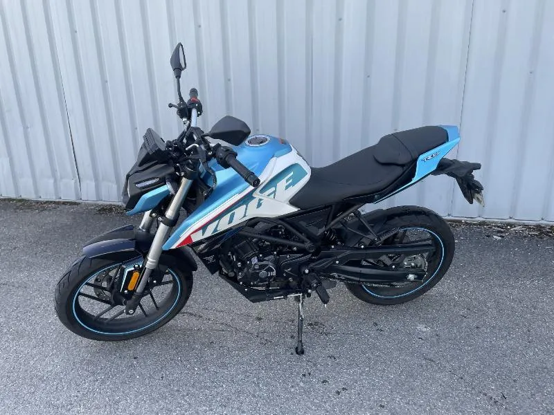 R 125