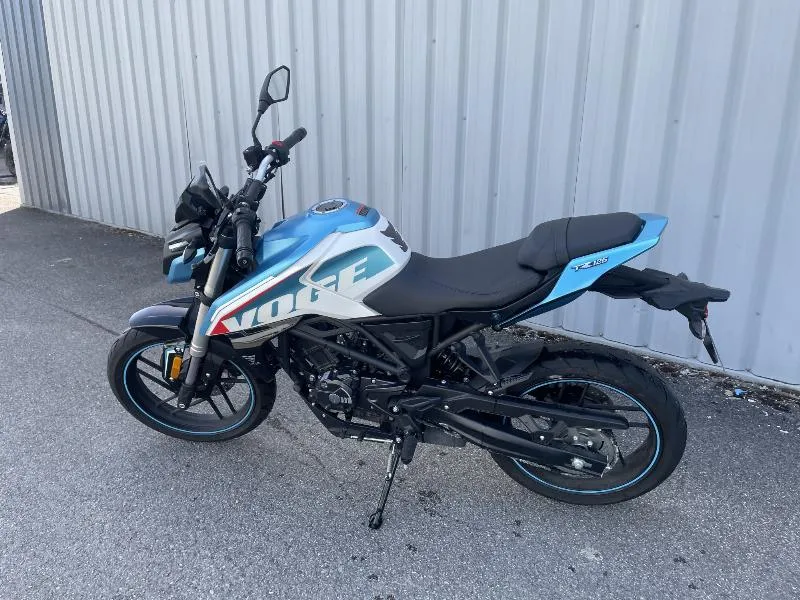 R 125