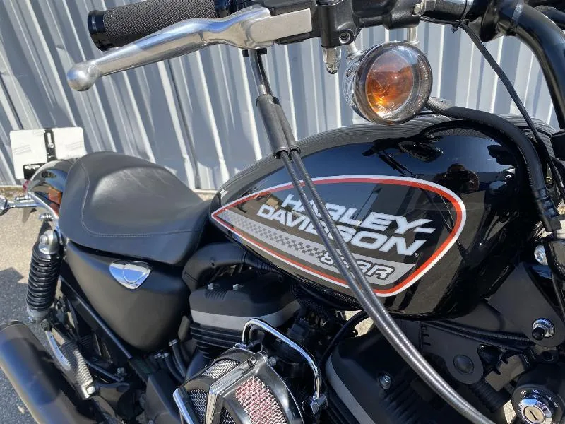 SPORTSTER 883