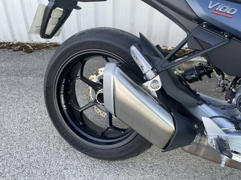 V100  MANDELLO
