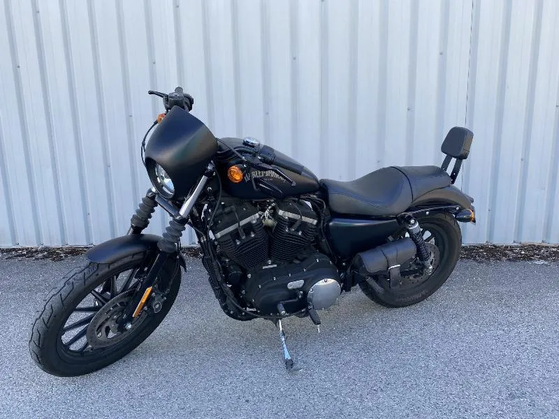 SPORTSTER IRON 883