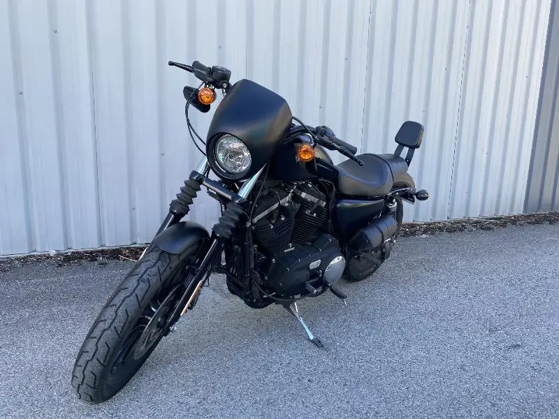 SPORTSTER IRON 883