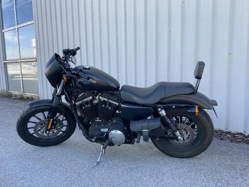 SPORTSTER IRON 883