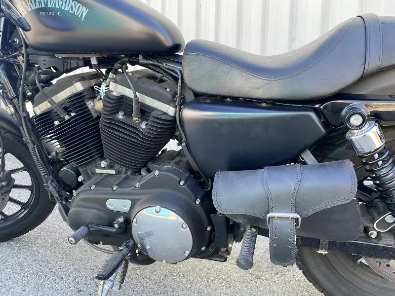 SPORTSTER IRON 883