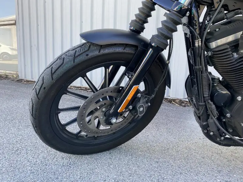 SPORTSTER IRON 883