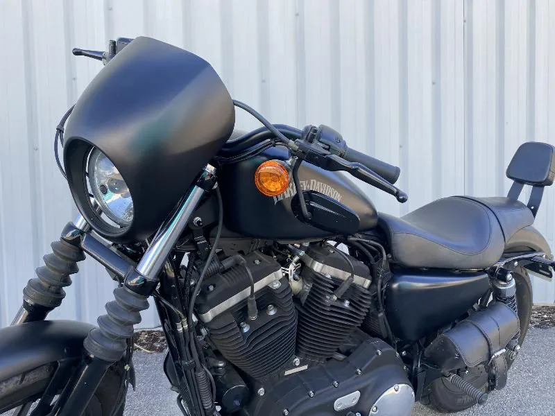 SPORTSTER IRON 883
