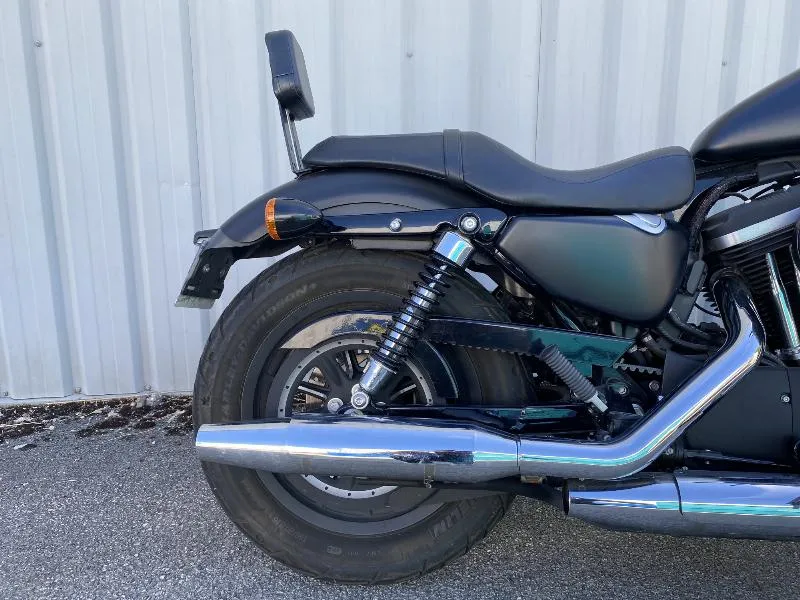 SPORTSTER IRON 883