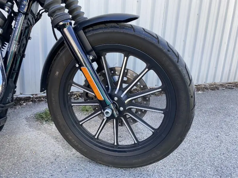 SPORTSTER IRON 883
