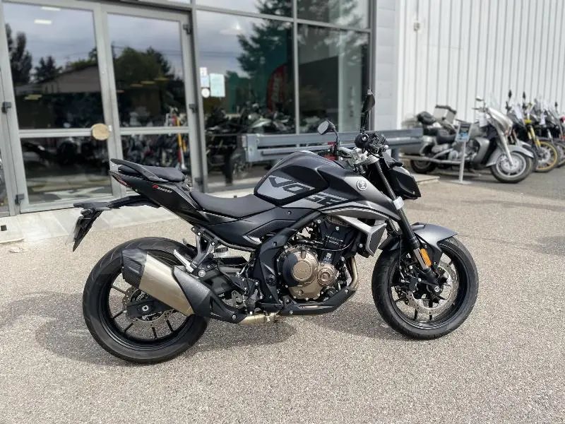 R 625