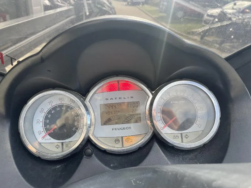 SATELIS 125