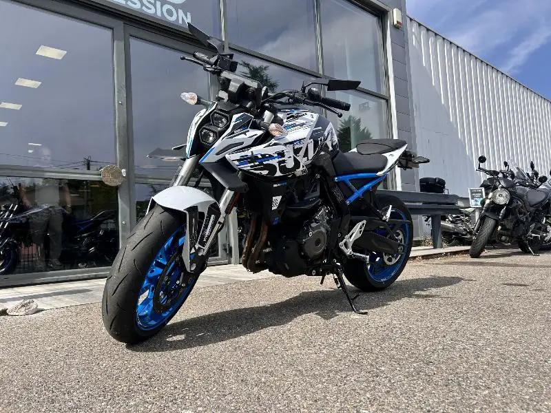 GSX8S